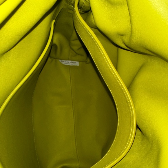 Bottega Veneta Nappa Intrecciato The Fold Crossbody in Kiwi - Picture 6 of 15